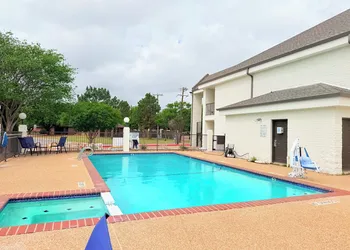 Days Inn by Wyndham Granbury hotel thumbnail 8