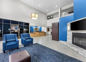 Comfort Suites London South hotel thumbnail 3