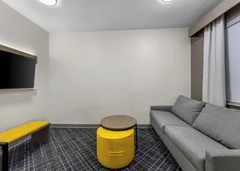 Comfort Suites London South hotel thumbnail 8