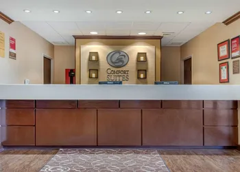 Comfort Suites Rolla hotel thumbnail 4