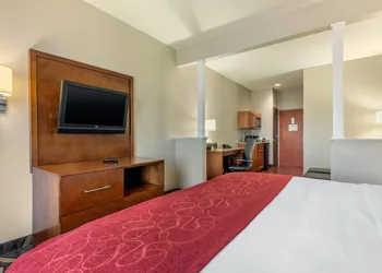 Comfort Suites Rolla hotel thumbnail 7