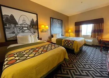 Super 8 by Wyndham Rolla hotel thumbnail 3