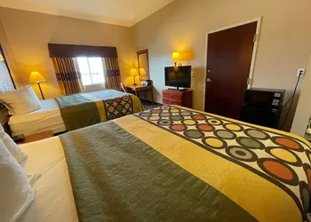 Super 8 by Wyndham Rolla hotel thumbnail 4