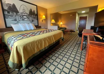 Super 8 by Wyndham Rolla hotel thumbnail 7