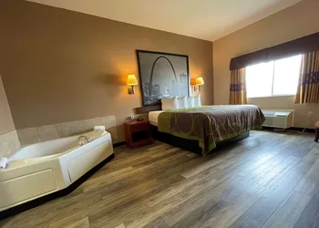 Super 8 by Wyndham Rolla hotel thumbnail 8