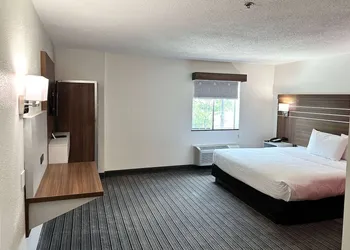 Ramada by Wyndham Lithia Springs Atlanta hotel thumbnail 4