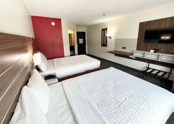 Ramada by Wyndham Lithia Springs Atlanta hotel thumbnail 5