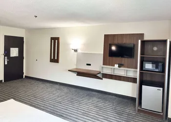 Ramada by Wyndham Lithia Springs Atlanta hotel thumbnail 6