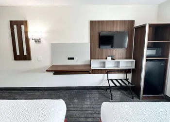 Ramada by Wyndham Lithia Springs Atlanta hotel thumbnail 8