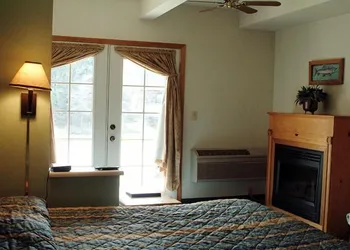 Edgewater Inn Shady Cove hotel thumbnail 7