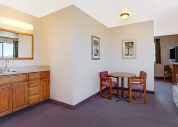 Super 8 by Wyndham Klamath Falls hotel thumbnail 6