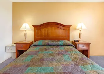 Super 8 by Wyndham Klamath Falls hotel thumbnail 8