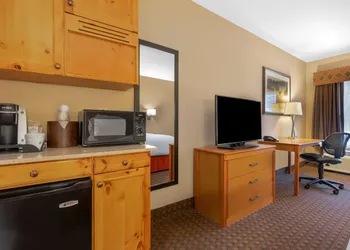 Best Western Plus Olympic Inn hotel thumbnail 8