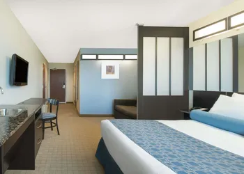 Microtel Inn & Suites by Wyndham Stanley hotel thumbnail 4