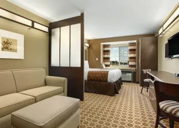 Microtel Inn & Suites by Wyndham Dickinson hotel thumbnail 4
