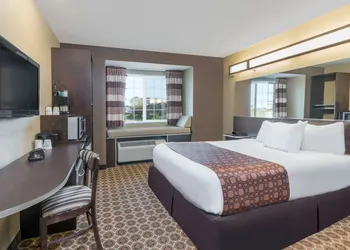 Microtel Inn & Suites by Wyndham Dickinson hotel thumbnail 8