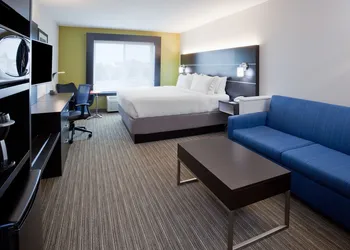 Holiday Inn Express Hotel & Suites Dickinson by IHG hotel thumbnail 7