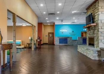 Quality Inn & Suites Bedford West hotel thumbnail 3