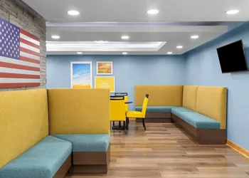 Days Inn by Wyndham Cloverdale Greencastle hotel thumbnail 4