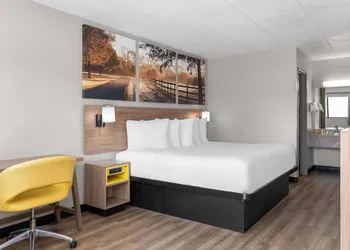 Days Inn by Wyndham Cloverdale Greencastle hotel thumbnail 7