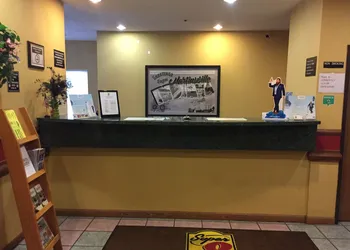 Super 8 by Wyndham Martinsville hotel thumbnail 2