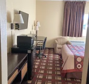 Super 8 by Wyndham Martinsville hotel detail image 7