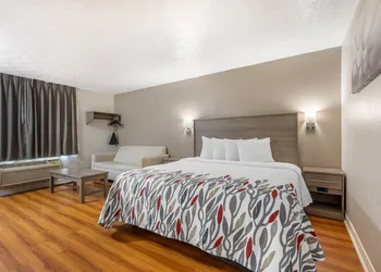 Red Roof Inn Greencastle South – Cloverdale hotel thumbnail 8