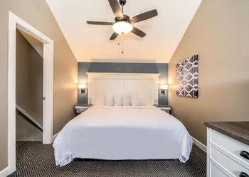 Waterside Suites & Marina hotel thumbnail 6