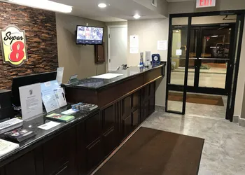 Super 8 by Wyndham Hernando hotel thumbnail 2