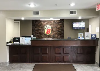 Super 8 by Wyndham Hernando hotel thumbnail 3
