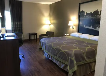 Super 8 by Wyndham Hernando hotel thumbnail 5