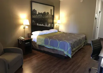 Super 8 by Wyndham Hernando hotel thumbnail 6