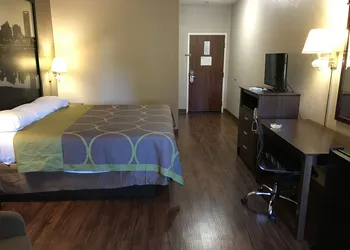 Super 8 by Wyndham Hernando hotel thumbnail 7