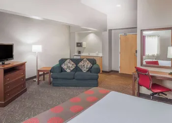 Ramada Hotel & Conference Center by Wyndham Hammond hotel thumbnail 7
