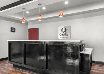 Quality Inn & Suites Pearsall hotel thumbnail 3