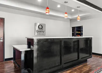 Quality Inn & Suites Pearsall hotel thumbnail 4