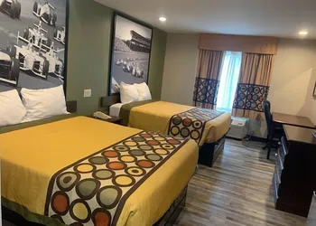 Super 8 by Wyndham Frankfort IN hotel thumbnail 3