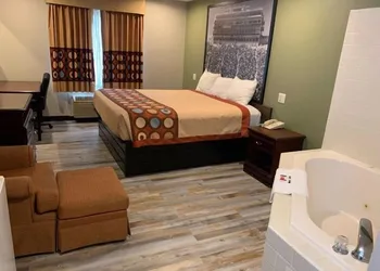 Super 8 by Wyndham Frankfort IN hotel thumbnail 6