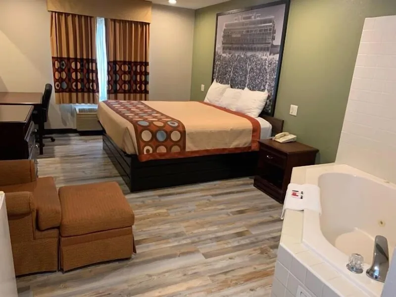 Super 8 by Wyndham Frankfort IN hotel detail image 6