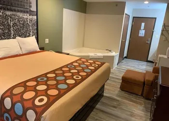 Super 8 by Wyndham Frankfort IN hotel thumbnail 7
