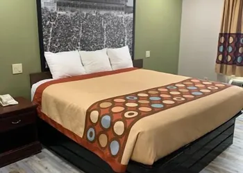 Super 8 by Wyndham Frankfort IN hotel thumbnail 8