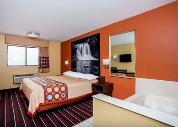 Super 8 by Wyndham Crawfordsville hotel thumbnail 7