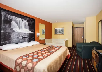 Super 8 by Wyndham Crawfordsville hotel thumbnail 8