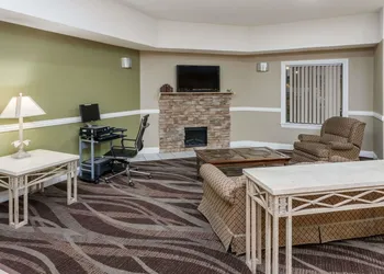 Super 8 by Wyndham Rochester hotel thumbnail 3