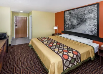 Super 8 by Wyndham Rochester hotel thumbnail 4
