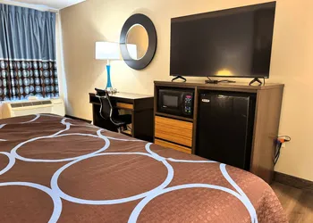 Super 8 by Wyndham Booneville hotel thumbnail 4