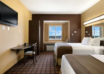 Microtel Inn & Suites by Wyndham Quincy Downtown/River Area hotel thumbnail 4