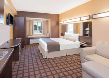 Microtel Inn & Suites by Wyndham Quincy Downtown/River Area hotel thumbnail 7