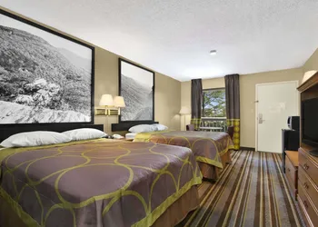 Super 8 by Wyndham Oxford hotel thumbnail 4