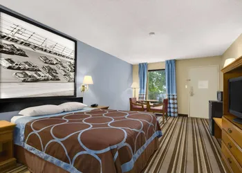 Super 8 by Wyndham Oxford hotel thumbnail 5